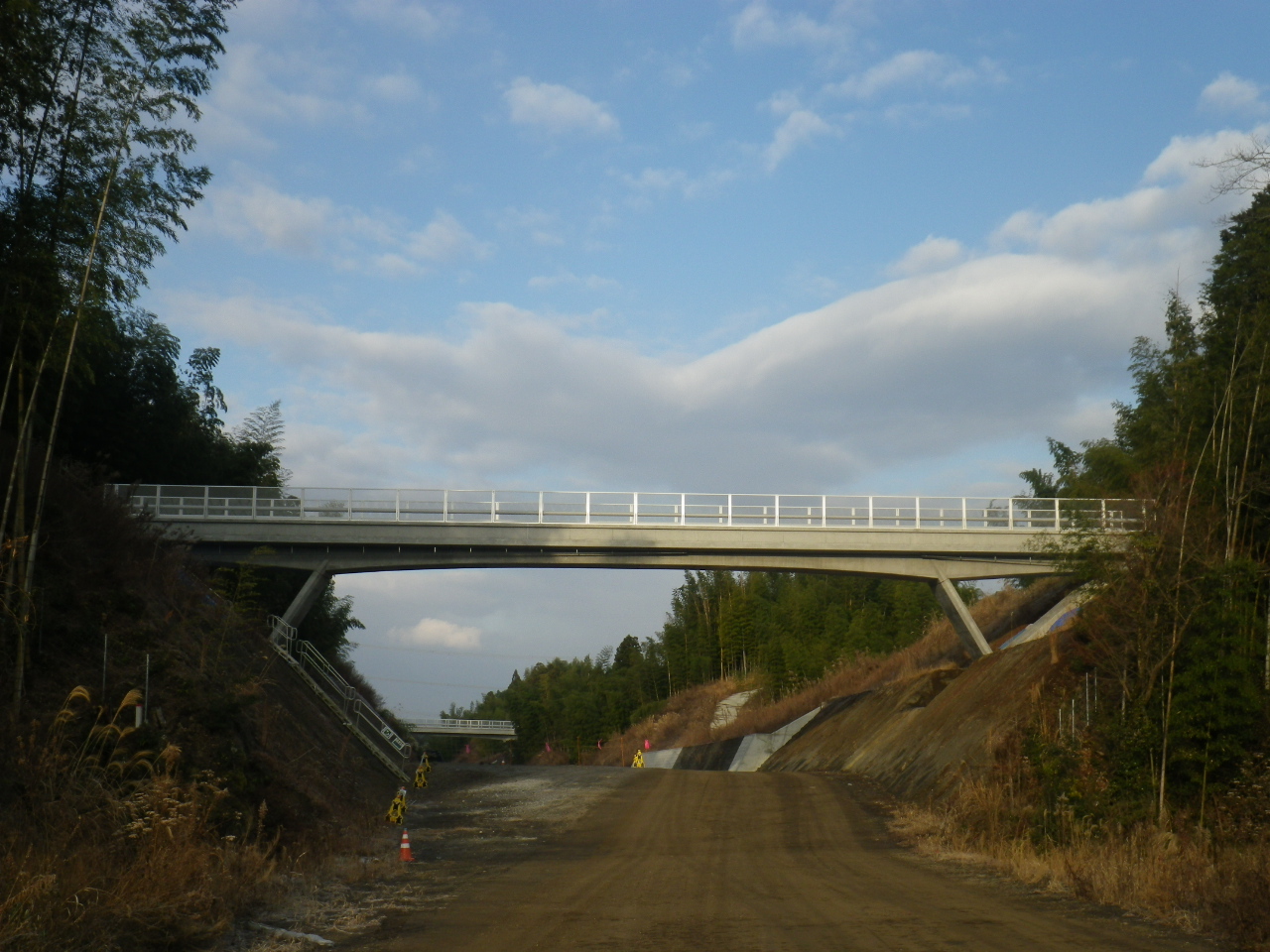 九州横断道 嘉島 山都 釜出地区跨道橋上部工事 昭和コンクリート工業株式会社